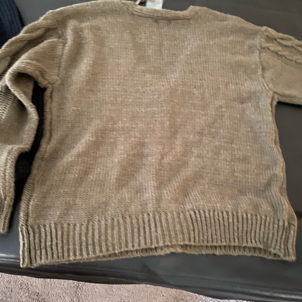 Two cute sweaters - Picture 3 of 10